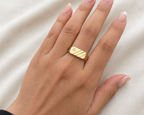 Sortija de hombre rectangular en oro 10K