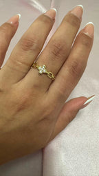Anillo Flor con Cadena – Oro 10K