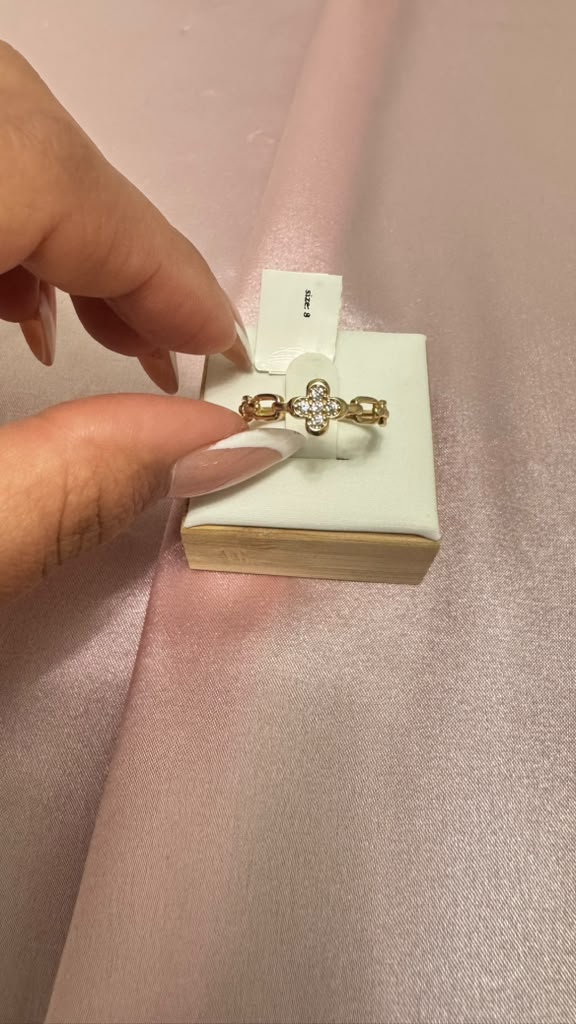 Anillo Flor con Cadena – Oro 10K