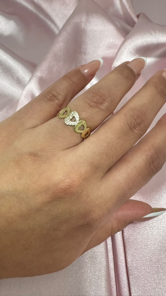 Anillo Corazones con Circonias en oro 10k