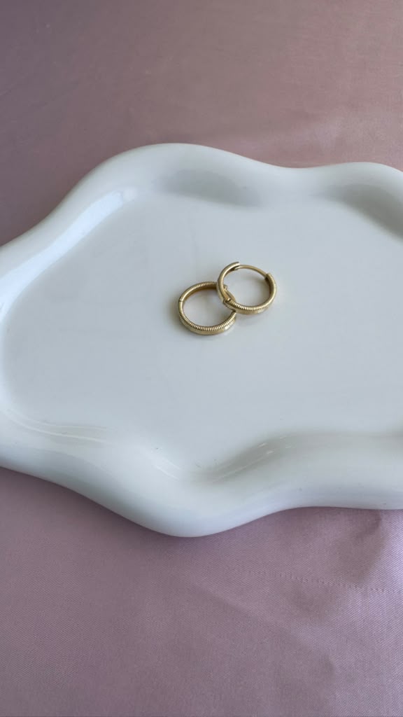 Argollas con borde corrugado en Oro 10K