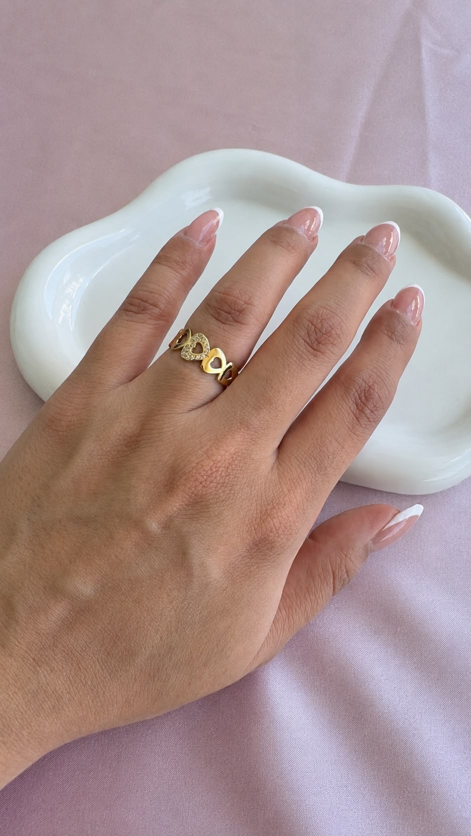 Anillo Corazones con Circonias en oro 10k