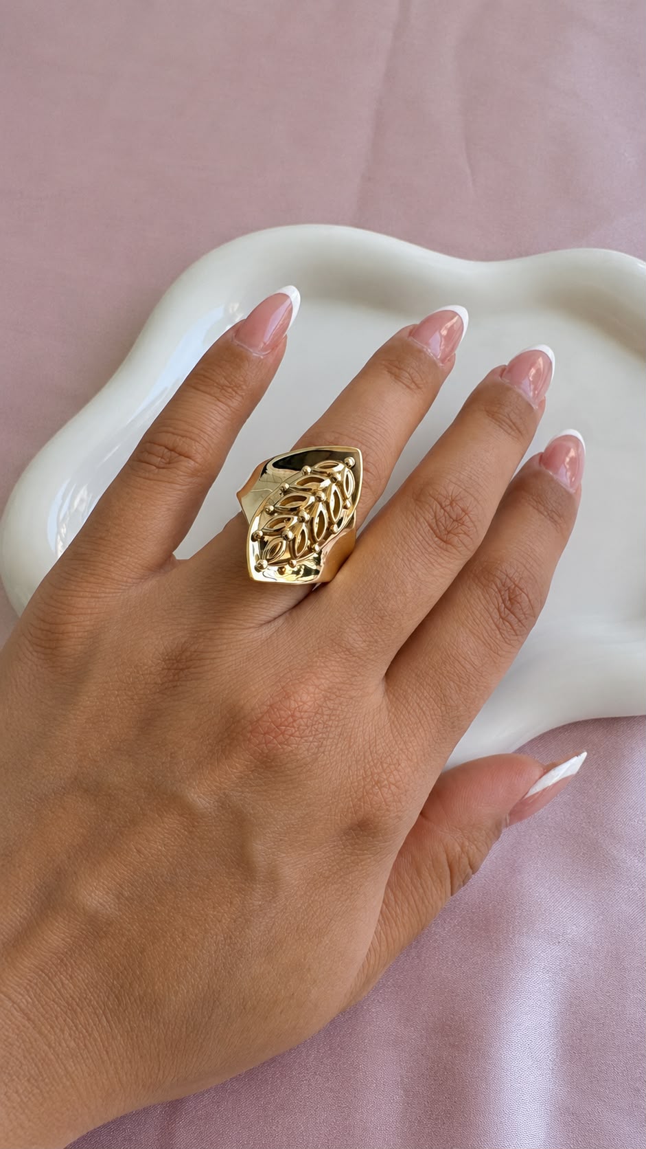 Anillo Hoja Elegante en oro 10K
